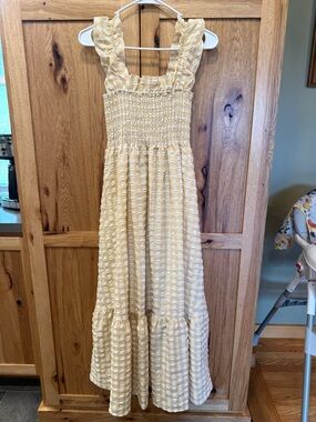 Tan White Gingham Tiered Smocked Dress. Size Small. Lots Of Stretch. Pockets